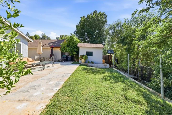1585 Camelot, Corona, California 92882