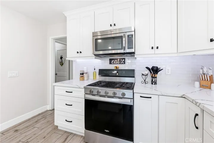 1585 Camelot, Corona, California 92882