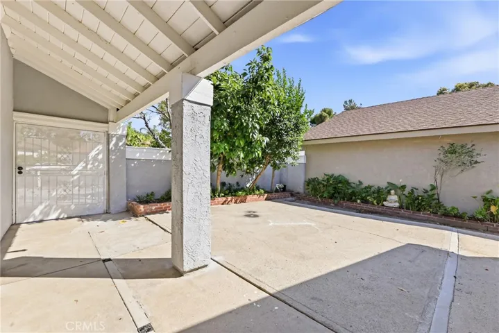 1585 Camelot, Corona, California 92882