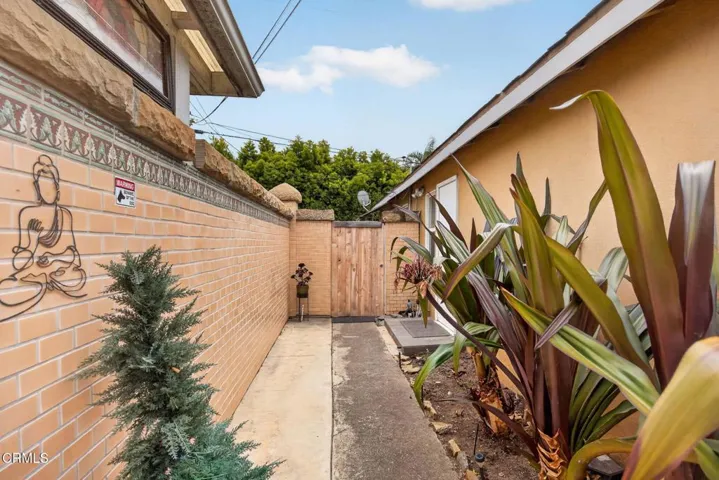 82 S Seaward - Studio entrance
