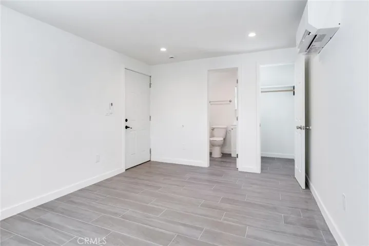 4th Room with Separate Entry of Main house w/3rd bath