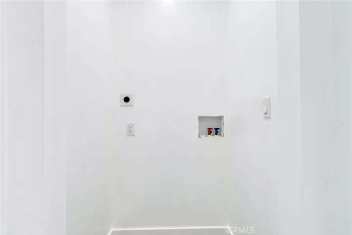 Washer/Dryer Hook-Ups