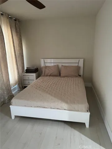 Room 4 (access to balcony)