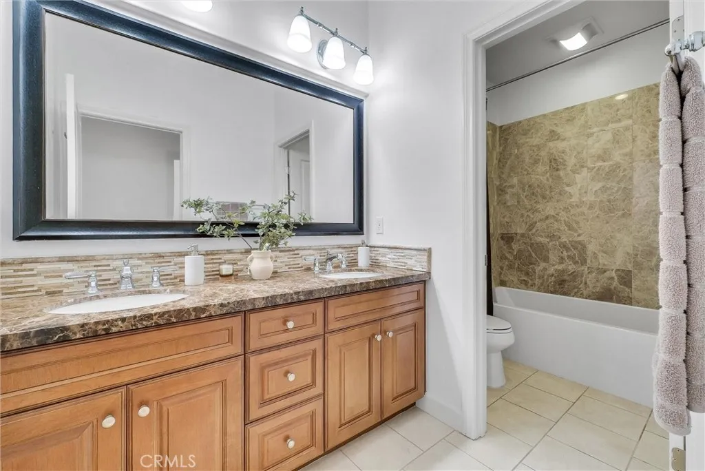 Full secondary bathroom upstairs