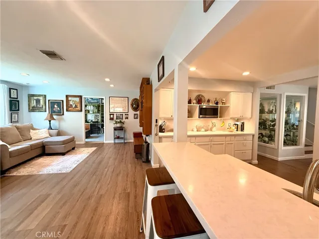 23026 Ash Glen Circle, Valencia, California 91354