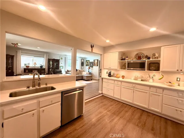 23026 Ash Glen Circle, Valencia, California 91354