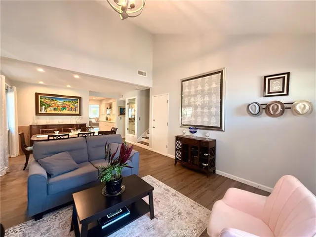 23026 Ash Glen Circle, Valencia, California 91354