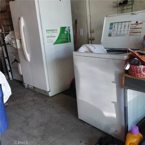 1453 S Park laundry in garage