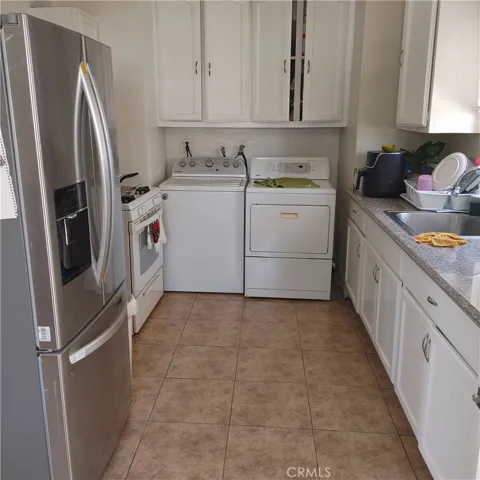 1449 S Park kitchen and laundry