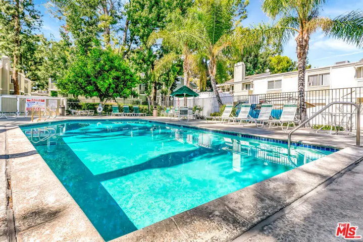 22135 Burbank Boulevard 4, Woodland Hills, California 91367