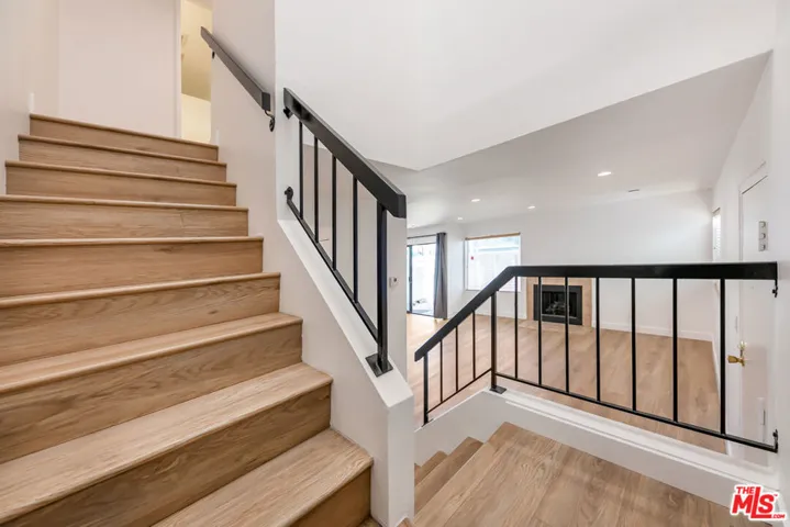 22135 Burbank Boulevard 4, Woodland Hills, California 91367