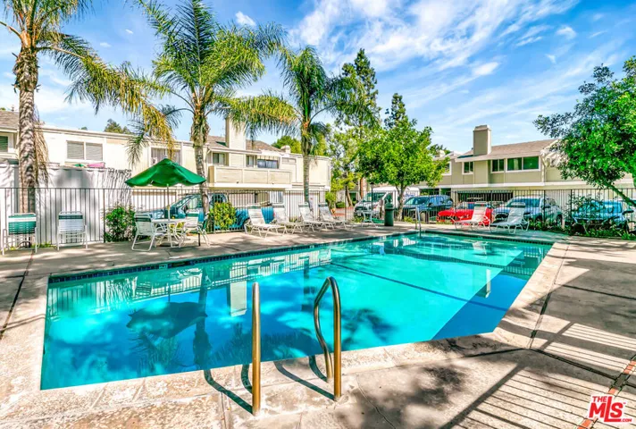 22135 Burbank Boulevard 4, Woodland Hills, California 91367