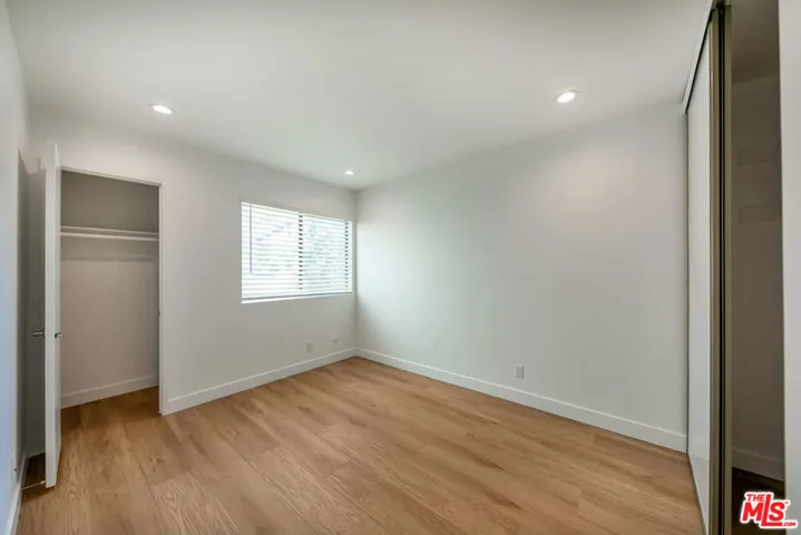 22135 Burbank Boulevard 4, Woodland Hills, California 91367