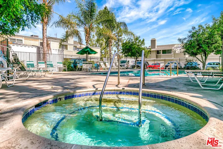 22135 Burbank Boulevard 4, Woodland Hills, California 91367