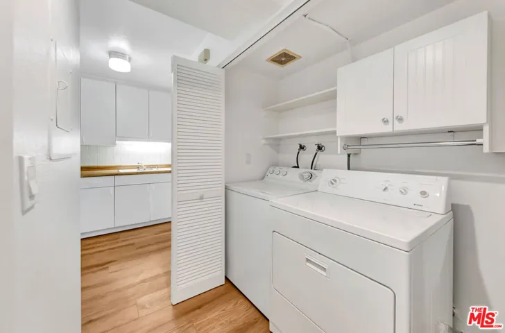 22135 Burbank Boulevard 4, Woodland Hills, California 91367
