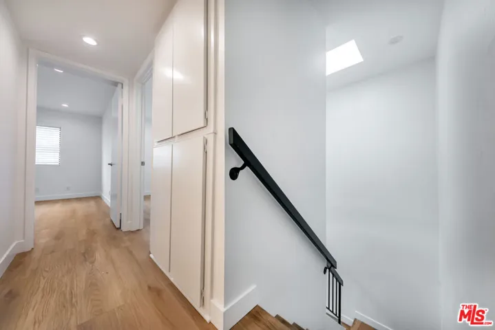 22135 Burbank Boulevard 4, Woodland Hills, California 91367