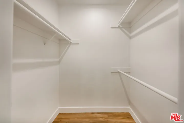22135 Burbank Boulevard 4, Woodland Hills, California 91367
