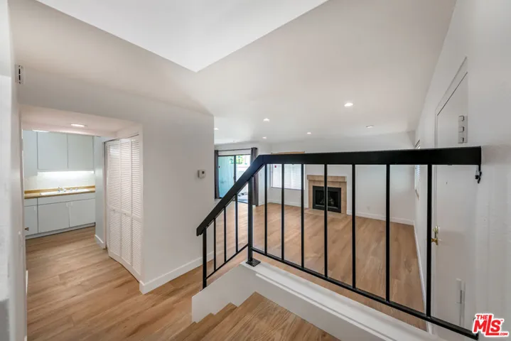 22135 Burbank Boulevard 4, Woodland Hills, California 91367