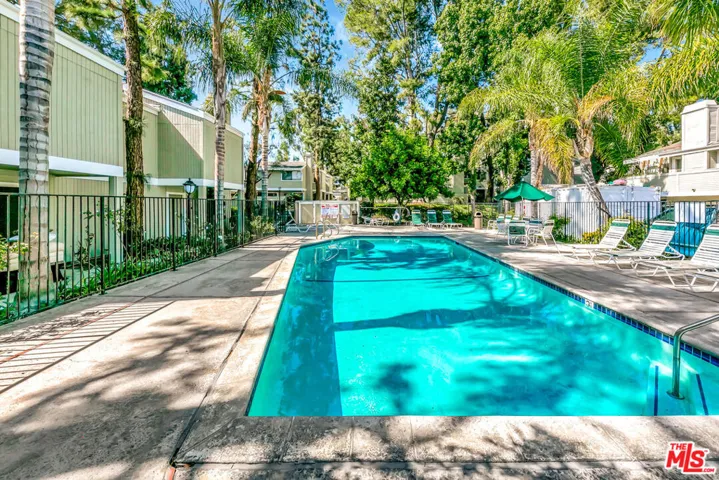 22135 Burbank Boulevard 4, Woodland Hills, California 91367