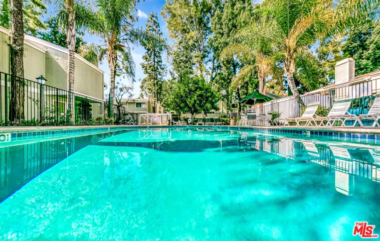 22135 Burbank Boulevard 4, Woodland Hills, California 91367