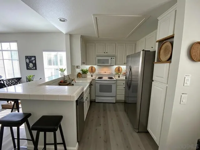 https://zimg.paragon.ice.com/ParagonImages/Property/PA/SDMLS/260012066/4/120/90/be8ad4e6c2be6a66757a7ecd78121dc5/3/19b535f00ae93a9049ec5bb6bdae5af5/260012066-db0692b9-bb91-4d68-bca2-f75c04dff7b9.JPG