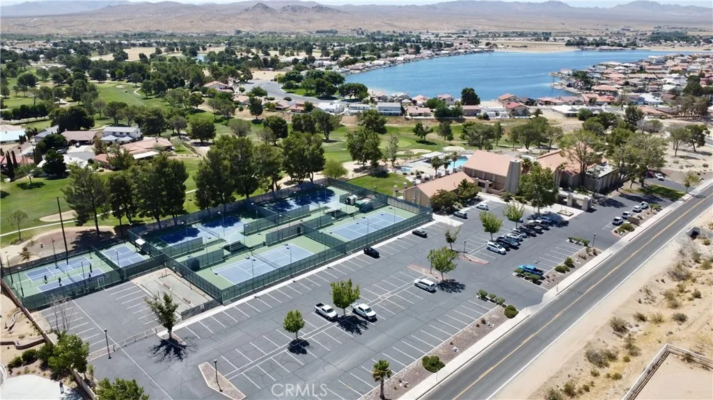 Club House w tennis courts within walking distance