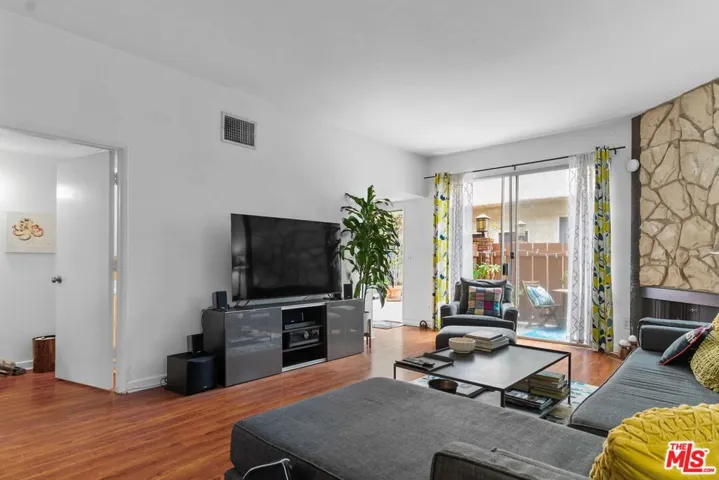1828 Barry Avenue 4, Los Angeles, California 90025