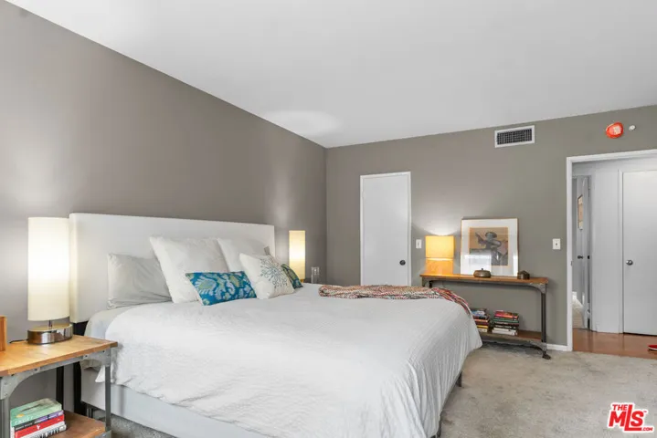1828 Barry Avenue 4, Los Angeles, California 90025
