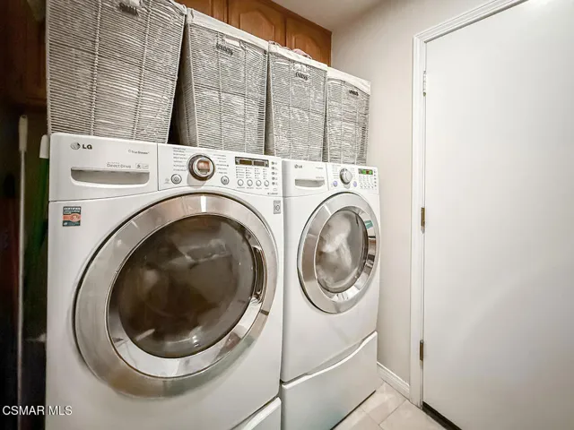 jShared Bath and Laundry4