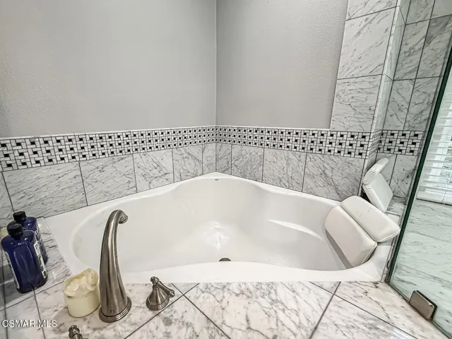 kPrimary Bedroom Suite11
