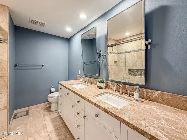 jShared Bath and Laundry1