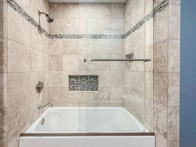 jShared Bath and Laundry3