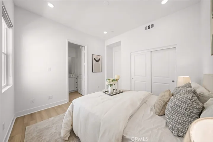 608 Chinon, Irvine, California 92618