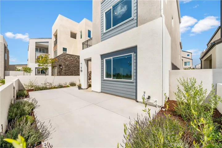 608 Chinon, Irvine, California 92618