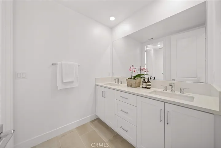 608 Chinon, Irvine, California 92618