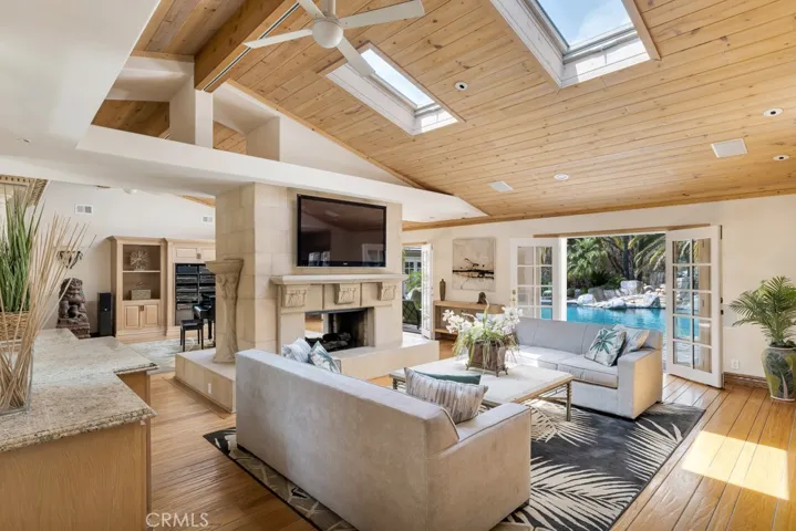 11901 Susan, Granada Hills, California 91344