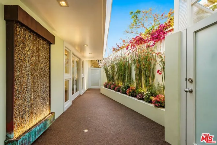 8411 Hollywood Boulevard, West Hollywood, California 90069