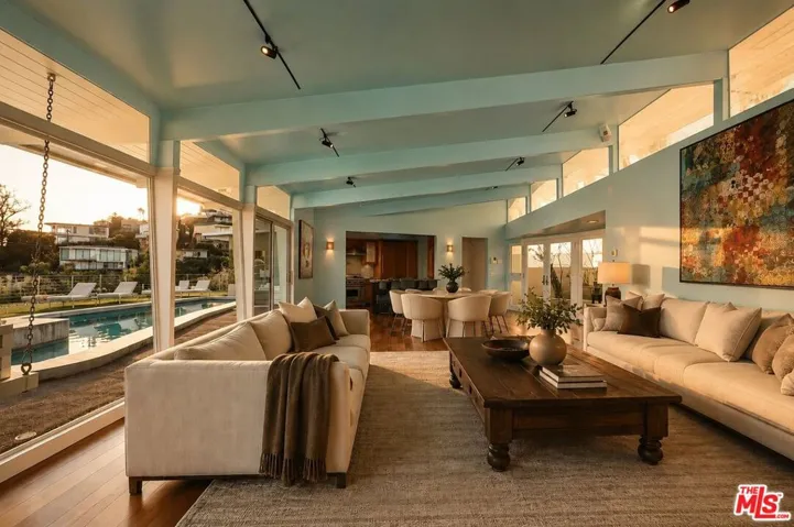 8411 Hollywood Boulevard, West Hollywood, California 90069
