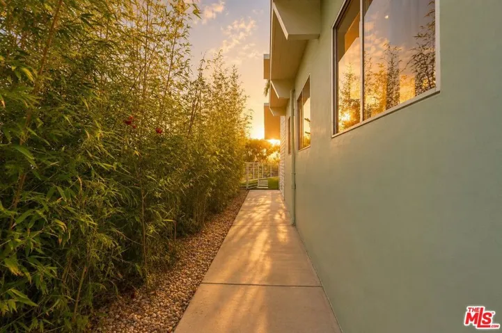8411 Hollywood Boulevard, West Hollywood, California 90069
