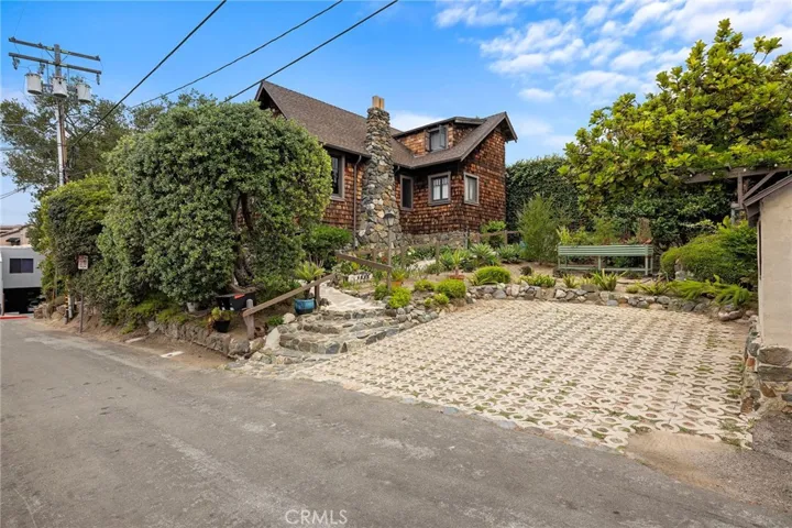 1560 Galen Drive, Laguna Beach, California 92651