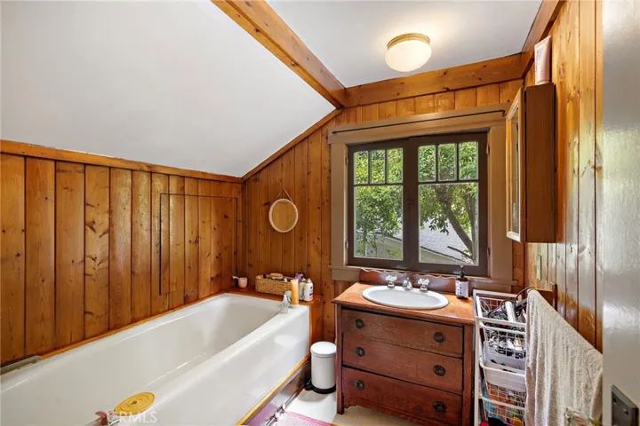 1560 Galen Drive, Laguna Beach, California 92651