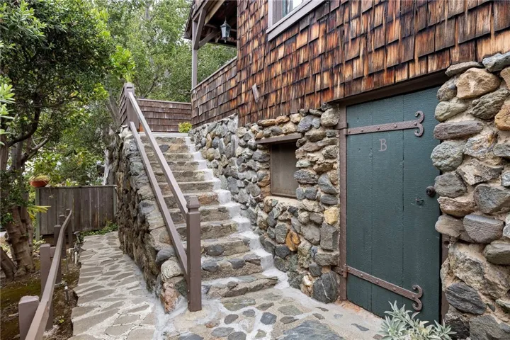 1560 Galen Drive, Laguna Beach, California 92651