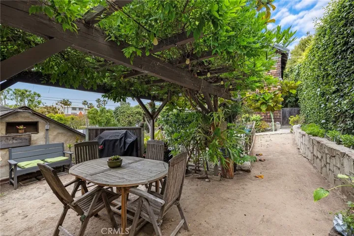 1560 Galen Drive, Laguna Beach, California 92651