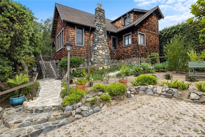 1560 Galen Drive, Laguna Beach, California 92651