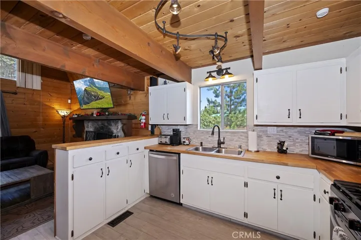 551 Conklin Road, Big Bear Lake, California 92315