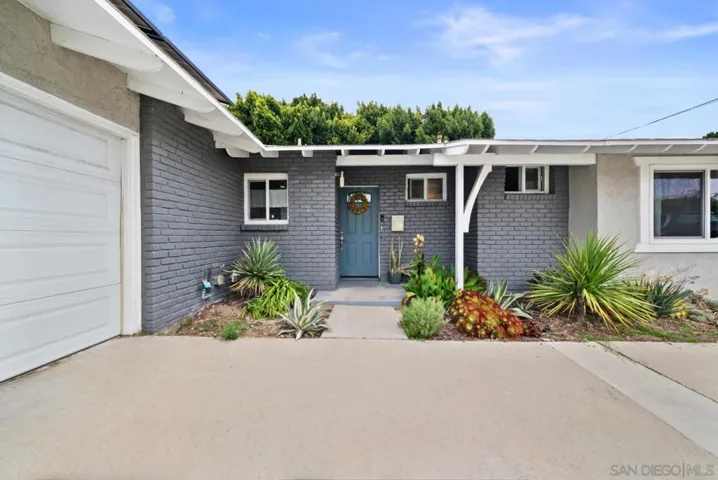 https://zimg.paragon.ice.com/ParagonImages/Property/PA/SDMLS/260012075/21/533/400/6d8c139a17aa6046199b089fd2962c54/3/02c599271cbfac532fcfe65d0f6a30f0/260012075-cb697d74-8a90-4eb6-bf82-4ef8472cc5df.JPG