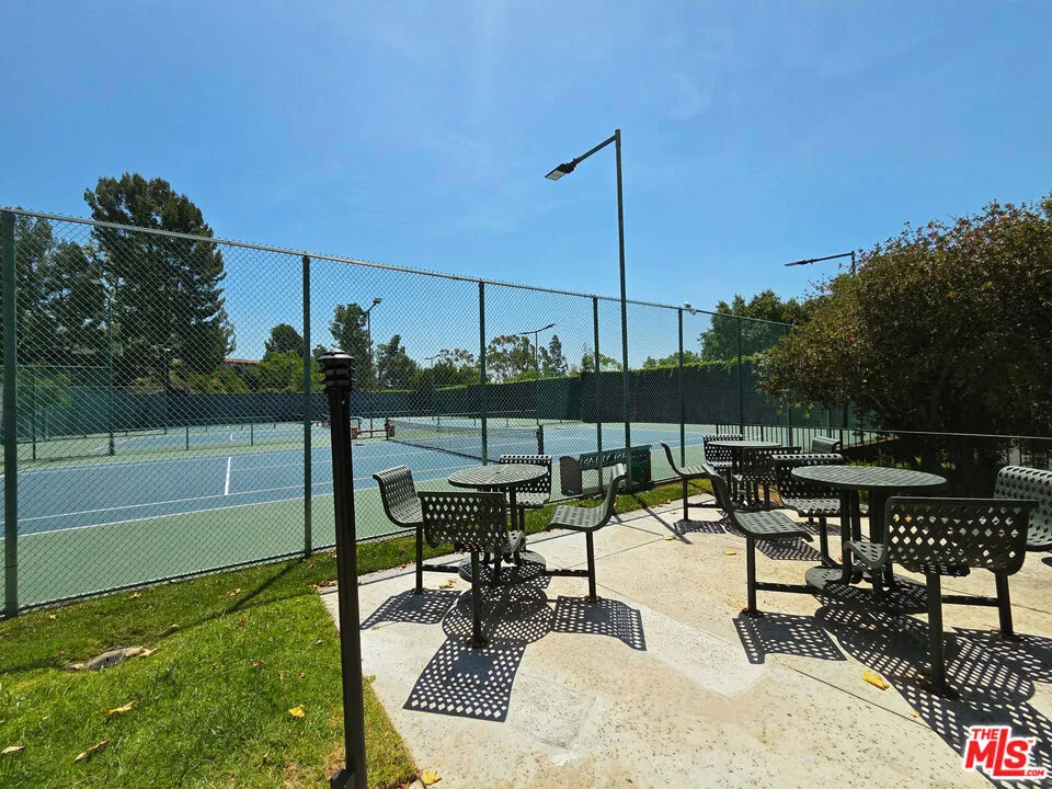 5 Tennis Courts