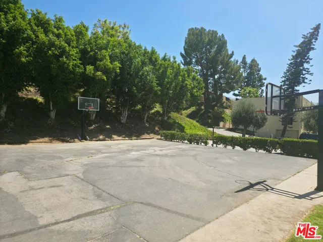 2 BasketBall Courts