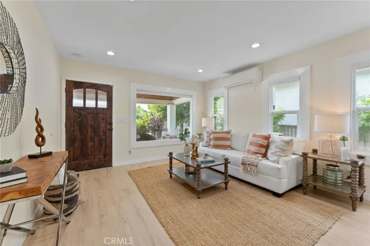3821 S Hobart Boulevard, Los Angeles, California 90062
