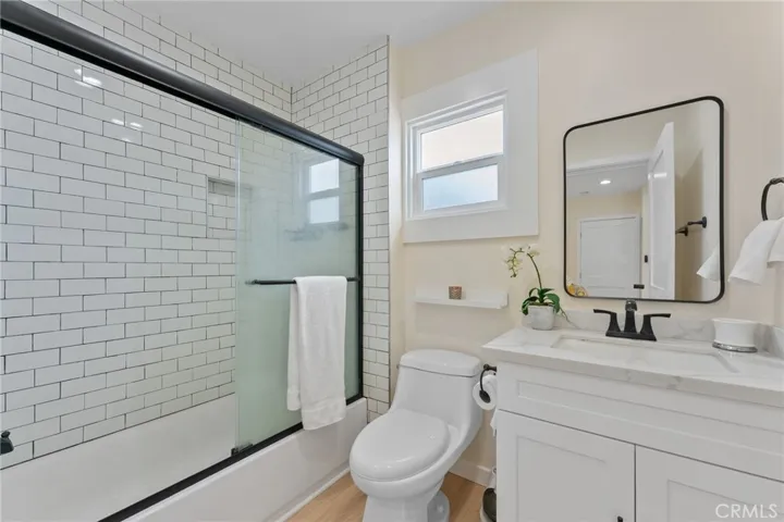 3821 S Hobart Boulevard, Los Angeles, California 90062